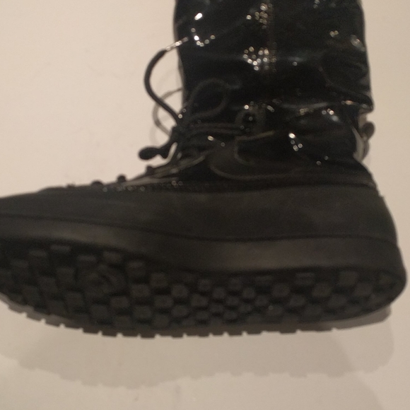 NIKE - Picture 7 of 12